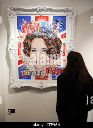 Artiste Zoobs se trouve à côté de son parchemin de Kate Middleton intitulé God Save the future reine sur l'affichage à l'Opera Gallery de Londres, en Angleterre. 100 % des profits de la pièce, au prix de £ 20 000 iront à l'organisme de bienfaisance La liberté de la souffrance Londres, Angleterre - 04.02.11 ** Non disponible pour publication Banque D'Images