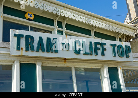 Près du tramway jusqu'au sommet de la falaise, signez Scarborough North Yorkshire England Royaume-Uni GB Grande-Bretagne Banque D'Images