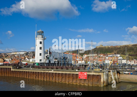 Phare de Scarborough en hiver North Yorkshire ville station balnéaire Angleterre Royaume-Uni GB Grande-Bretagne Banque D'Images