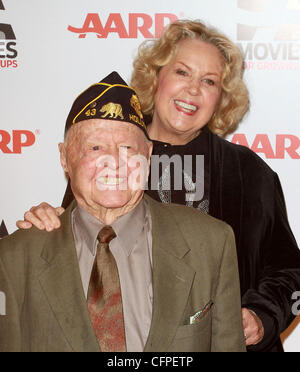 Mickey Rooney et son épouse, Jan Chamberlin l'AARP Magazine's 10th Annual les films pour adultes bourses détenues au Beverly Wilshire Hotel - Arrivées Los Angeles, Californie - 07.02.11 Banque D'Images