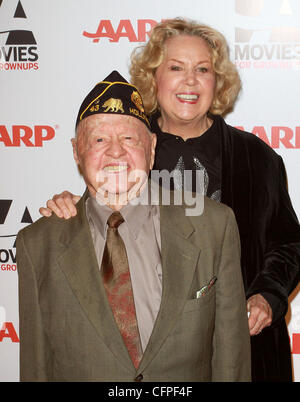 Mickey Rooney et son épouse, Jan Chamberlin l'AARP Magazine's 10th Annual les films pour adultes bourses détenues au Beverly Wilshire Hotel - Arrivées Los Angeles, Californie - 07.02.11 Banque D'Images