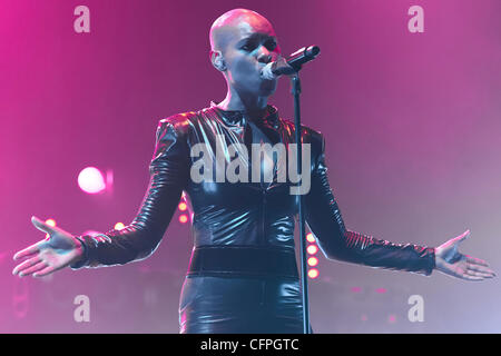 Skunk Anansie performing live au Coliseu dos Recreios. Lisbonne, Portugal - 08.02.11 Banque D'Images