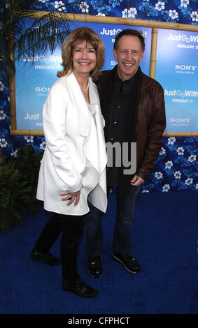 Sharon O'Connor, directeur Dennis Dugan Premiere de 'juste aller avec elle au Ziegfeld Theatre des arrivées - New York City, USA - 08.02.11 Banque D'Images