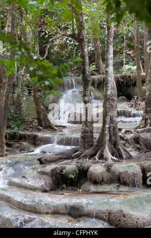 Après la saison des pluies, les chutes d'Erawan étagée (Kanchanaburi-Thailand). La cascade à rebonds d'Erawan (Kanchanaburi). Banque D'Images