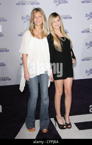 Heather Locklear et sa fille Ava Sambora Los Angeles Premiere de 'Justin Bieber : ne jamais dire jamais' tenue à Nokia Theatre L.A. Vivre à Los Angeles, Californie - 08.02.11 Banque D'Images