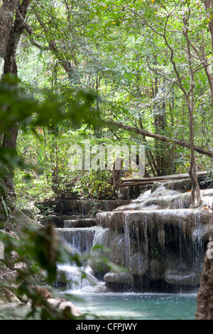 Après la saison des pluies, les chutes d'Erawan étagée (Kanchanaburi-Thailand). La cascade à rebonds d'Erawan (Kanchanaburi). Banque D'Images