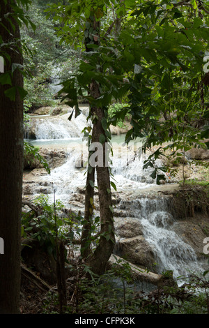 Après la saison des pluies, les chutes d'Erawan étagée (Kanchanaburi-Thailand). La cascade à rebonds d'Erawan (Kanchanaburi). Banque D'Images