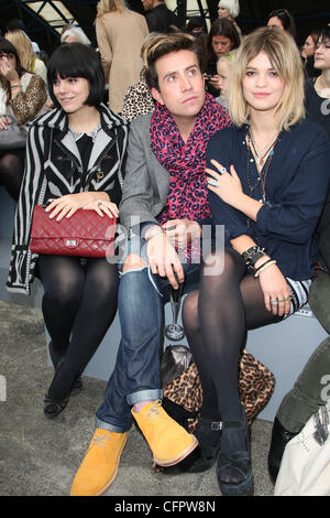 Lily Allen, Nick Grimshaw et Pixie Geldof London Fashion Week Spring/Summer 2011 - Unique Top Shop - Front Row et Catwalk Londres, Angleterre - 18.09.10 Banque D'Images