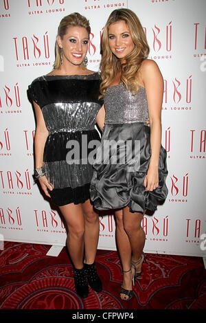 Vienne Girardi et Amber Amber Lancaster Lancaster Tabu fête son anniversaire à l'intérieur du salon Ultra MGM Grand Resort Casino Las Vegas, Nevada - 18.09.10 Banque D'Images