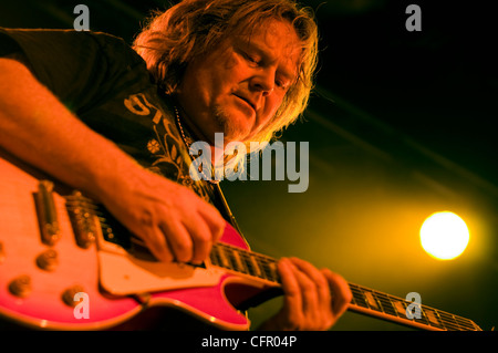 Nick Barrett de Pendragon groupe de rock progressif sur scène durant un spectacle aux Pays-Bas Banque D'Images