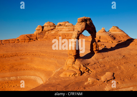 Delicate Arch au coucher du soleil, Parc National Arches près de Moab, Utah, USA Banque D'Images