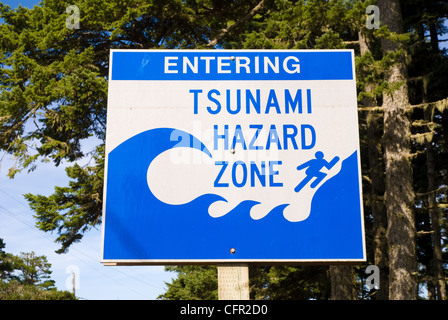 Zone d'alerte aux tsunamis road sign près de Ocean Beach -- vague de port Banque D'Images