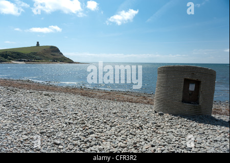 Kimmeridge Bay à Dorset, avec Clavell Tower sur Hen Cliff. Un site pour les voyageurs d'une journée au coeur du pays Enid Blyton sur la côte jurassique. Banque D'Images