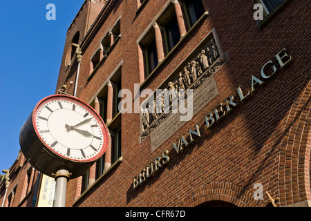 Beurs van Berlage, Amsterdam. Conçu comme l'échange des marchandises par l'architecte H.P. Berlage et construite entre 1896 et 1903. Banque D'Images