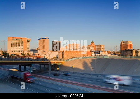 L'Interstate 10 et El Paso skyline, El Paso, Texas, États-Unis d'Amérique, Amérique du Nord Banque D'Images