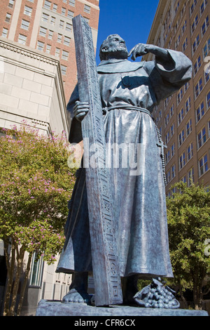 Fray Garcia Monument à Pioneer Plaza, El Paso, Texas, États-Unis d'Amérique, Amérique du Nord Banque D'Images