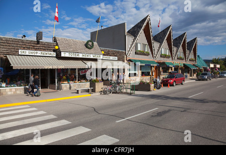 Boutiques le long du boulevard Connaught, Jasper, British Columbia, Canada, Amérique du Nord Banque D'Images