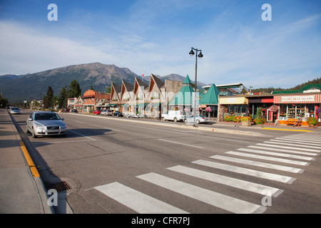 Boutiques le long du boulevard Connaught, Jasper, British Columbia, Canada, Amérique du Nord Banque D'Images