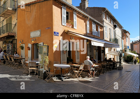 Retour restaurants de rue, St Tropez, Var, Provence, Cote d'Azur, France, Europe Banque D'Images