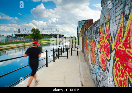 La navigation de la rivière Lee et Londres 2012 Stade Olympique, Hackney Wick, Londres, Angleterre, Royaume-Uni, Europe Banque D'Images