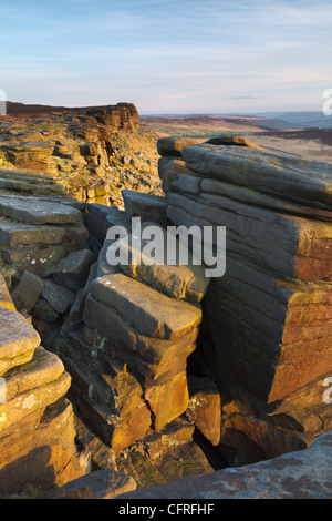 La photographie verticale de la vue de Stanage Edge dans le Peak District National Park Banque D'Images