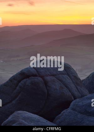La photographie verticale de la vue de Stanage Edge dans le Peak District National Park Banque D'Images