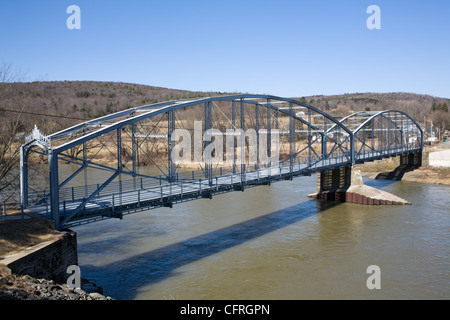 Ouaquaga, double pont en treillis lenticulaire span design, 1888, sur la rivière Susquehanna, Registre Historique National, l'État de New York Banque D'Images