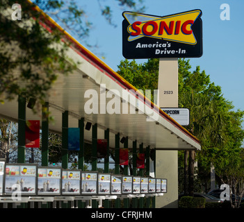 Un Sonic Drive in situé à Tampa, en Floride. Banque D'Images