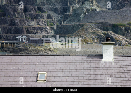 Donnant sur ardoise Ardoise Dinorwic près de Llanberis dans le Nord du Pays de Galles Banque D'Images