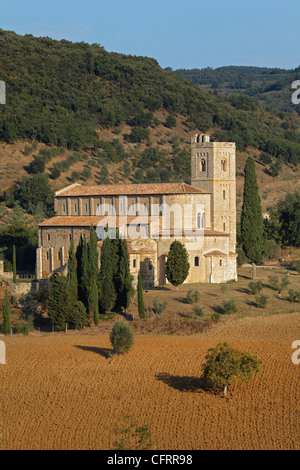 Saint Antimo Abbey (Abbaye de Sant'Antimo) est un ancien monastère bénédictin, près de Montalcino, Italie, Toscane Banque D'Images