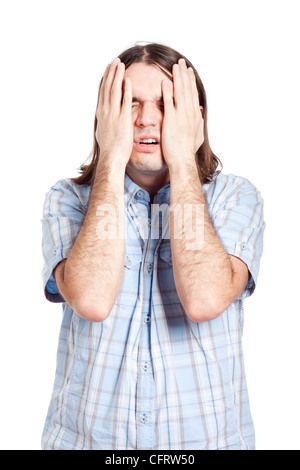 Jeune homme souffrant, isolé sur fond blanc. Banque D'Images