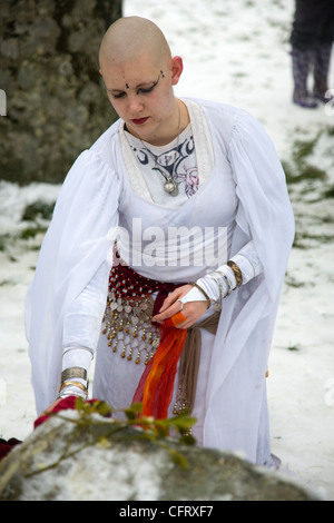 Participant au solstice d'hiver à Stonehenge Banque D'Images