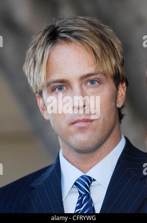 Oct 04, 2006 ; Los Angeles, CA, USA ; LARRY BIRKHEAD quitte Los Angeles Cour supérieure. Mécontents de l'ex-petit ami d'Anna Nicole Smith a intenté une poursuite contre l'ex-Playmate de Playboy et TrimSpa, porte-parole elle exigeante retour à la Californie avec son nouveau-né, fille Dannielynn Hope, faire l'objet d'une p Banque D'Images