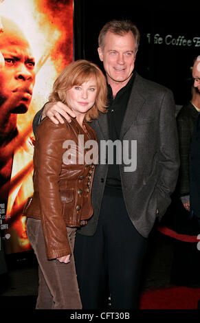 Dec 6, 2006 ; Hollywood, Californie, USA ; acteur Stephen COLLINS et l'actrice FAYE GRANT, du 'Blood Diamond' Los Angeles Premiere tenue au Théâtre Chinois de Mann. Crédit obligatoire : Photo de Lisa O'Connor/ZUMA Press. (©) Copyright 2006 by Lisa O'Connor Banque D'Images