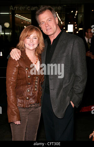 Dec 6, 2006 ; Hollywood, Californie, USA ; acteur Stephen COLLINS et l'actrice FAYE GRANT, du 'Blood Diamond' Los Angeles Premiere tenue au Théâtre Chinois de Mann. Crédit obligatoire : Photo de Lisa O'Connor/ZUMA Press. (©) Copyright 2006 by Lisa O'Connor Banque D'Images