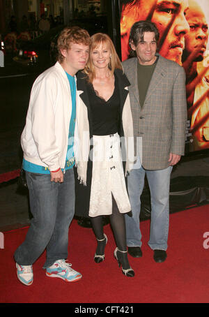 Déc 06, 2006 ; Los Angeles, Californie, USA ; l'actrice MARG HELGENBERGER, mari Alan Rosenberg et fils à la 'Blood Diamond' Los Angeles Premiere tenue au Grauman's Chinese Theatre, à Hollywood. Crédit obligatoire : Photo par Paul Fenton/ZUMA Press. ( ?) Copyright 2006 by Paul Fenton Banque D'Images