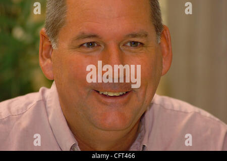 Alameda County Sheriff's Sgt. Scott Dudek, échange un sourire lors d'une conférence de presse à l'Hôtel Toledo le Vendredi, Décembre 8, 2006 à Yahualica, Jalisco, Mexique. Détectives du shérif d'aujourd'hui croient qu'ils ont identifiés Castro Valley's Jane Doe. Son nom est retenu jusqu'à ce test ADN confirmer h Banque D'Images