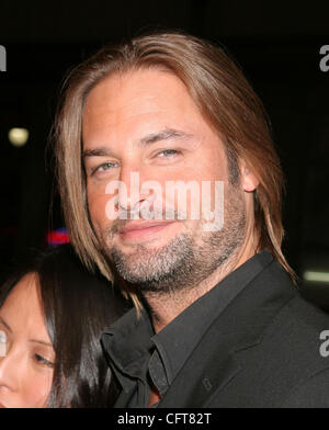 Déc 14, 2006 ; Los Angeles, Californie, USA ; à l'Acteur Josh Holloway et le 'Nous sommes Marshall' Los Angeles Premiere tenue au Grauman's Chinese Theatre, à Hollywood. Crédit obligatoire : Photo par Paul Fenton/ZUMA Press. (©) Copyright 2006 by Paul Fenton Banque D'Images