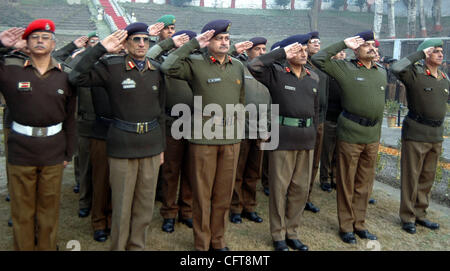 vijay en uniforme militaire