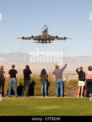 Dec 30, 2006 ; Palm Springs, CA, USA ; l'Armée de l'un 747 avion transportant les restes de l'ancien président Gerald Ford a quitté la Californie pour Washington le samedi, l'avant des services funéraires pour l'homme qui a conduit les États-Unis à travers les séquelles traumatiques du scandale du Watergate. La 38e Banque D'Images