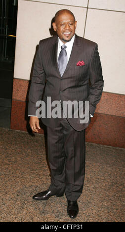 Jan 19, 2007 ; New York, NY, USA ; acteur Forest Whitaker arrive pour le Lincoln Center Hommage 'Une soirée avec Forest Whitaker' qui s'est tenue au Walter Reade Theater. Crédit obligatoire : Photo par Nancy/Kaszerman ZUMA Press. (©) Copyright 2007 by Kaszerman Banque D'Images