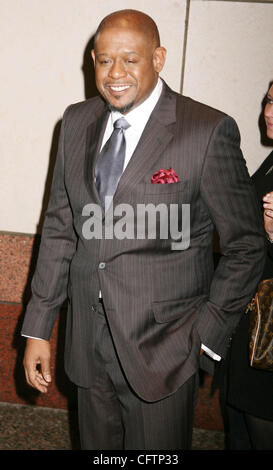 Jan 19, 2007 ; New York, NY, USA ; acteur Forest Whitaker arrive pour le Lincoln Center Hommage 'Une soirée avec Forest Whitaker' qui s'est tenue au Walter Reade Theater. Crédit obligatoire : Photo par Nancy/Kaszerman ZUMA Press. (©) Copyright 2007 by Kaszerman Banque D'Images