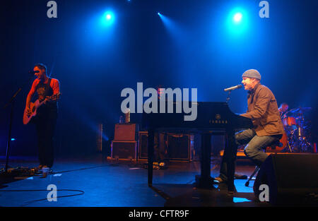 21 janvier, 2007 ; Raleigh, NC USA ; Singer/Pianoist Isaac Slade, de la bande de la Mêlée effectue en direct à une audience aussi leur tournée 2007 rend un arrêt au Memorial Auditorium situé à Raleigh. Crédit obligatoire : Photo par Jason Moore (©) Copyright 2007 by Jason Moore Banque D'Images