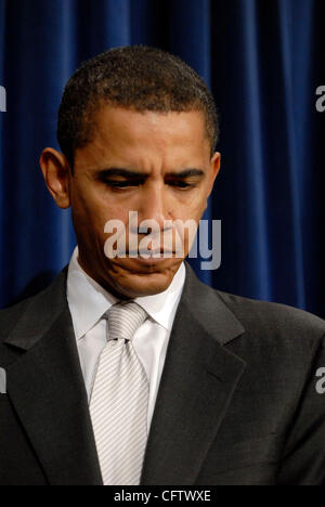 Jan 25, 2007 - Washington, DC, USA - Sénateur de l'Illinois Barack OBAMA (D) assiste à une conférence de presse avec d'autres sénateurs du midwest pour discuter de leurs efforts sur la promotion des énergies renouvelables et bio-sources d'énergie. Banque D'Images