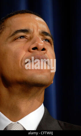 Jan 25, 2007 - Washington, DC, USA - Sénateur de l'Illinois Barack OBAMA (D) assiste à une conférence de presse avec d'autres sénateurs du midwest pour discuter de leurs efforts sur la promotion des énergies renouvelables et bio-sources d'énergie. Banque D'Images