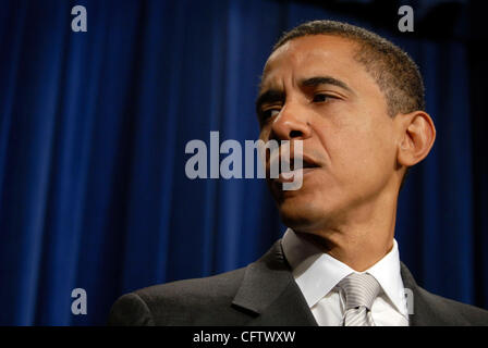 Jan 25, 2007 - Washington, DC, USA - Sénateur de l'Illinois Barack OBAMA (D) assiste à une conférence de presse avec d'autres sénateurs du midwest pour discuter de leurs efforts sur la promotion des énergies renouvelables et bio-sources d'énergie. Banque D'Images