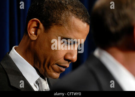 Jan 25, 2007 - Washington, DC, USA - Sénateur de l'Illinois Barack OBAMA (D) assiste à une conférence de presse avec d'autres sénateurs du midwest pour discuter de leurs efforts sur la promotion des énergies renouvelables et bio-sources d'énergie. Banque D'Images