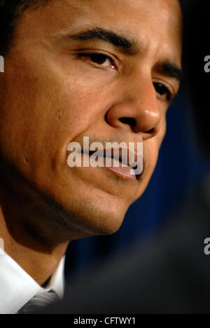 Jan 25, 2007 - Washington, DC, USA - Sénateur de l'Illinois Barack OBAMA (D) assiste à une conférence de presse avec d'autres sénateurs du midwest pour discuter de leurs efforts sur la promotion des énergies renouvelables et bio-sources d'énergie. Banque D'Images