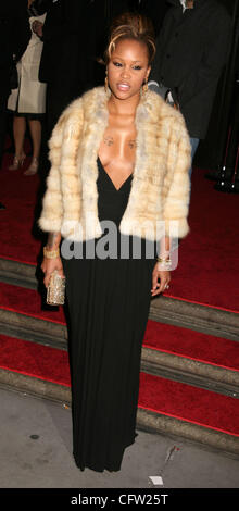 Jan 31, 2007 ; New York, NY, USA ; Singer veille à l'arrivée d'un noir de gala bénéfice pour l'amfAR tenue au Cipriani 42nd Street. Crédit obligatoire : Photo par Nancy/Kaszerman ZUMA Press. (©) Copyright 2007 by Kaszerman Banque D'Images