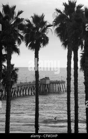 Feb 02, 2007 - San Clemente, CA, USA - La jetée de San Clemente. San Clemente gonfle les prises tout au long de l'année. Allant du Sud au Nord, ils comprennent des chevalets (techniquement juste au sud de la ligne de ville), portail nord, State Park, Riviera, perdu, vents Lasuen, le trou, Beach House, T-Street, de la jetée, 204, Banque D'Images